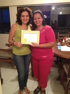 Entrega de un certificado de Terapia de Respuesta Espiritual